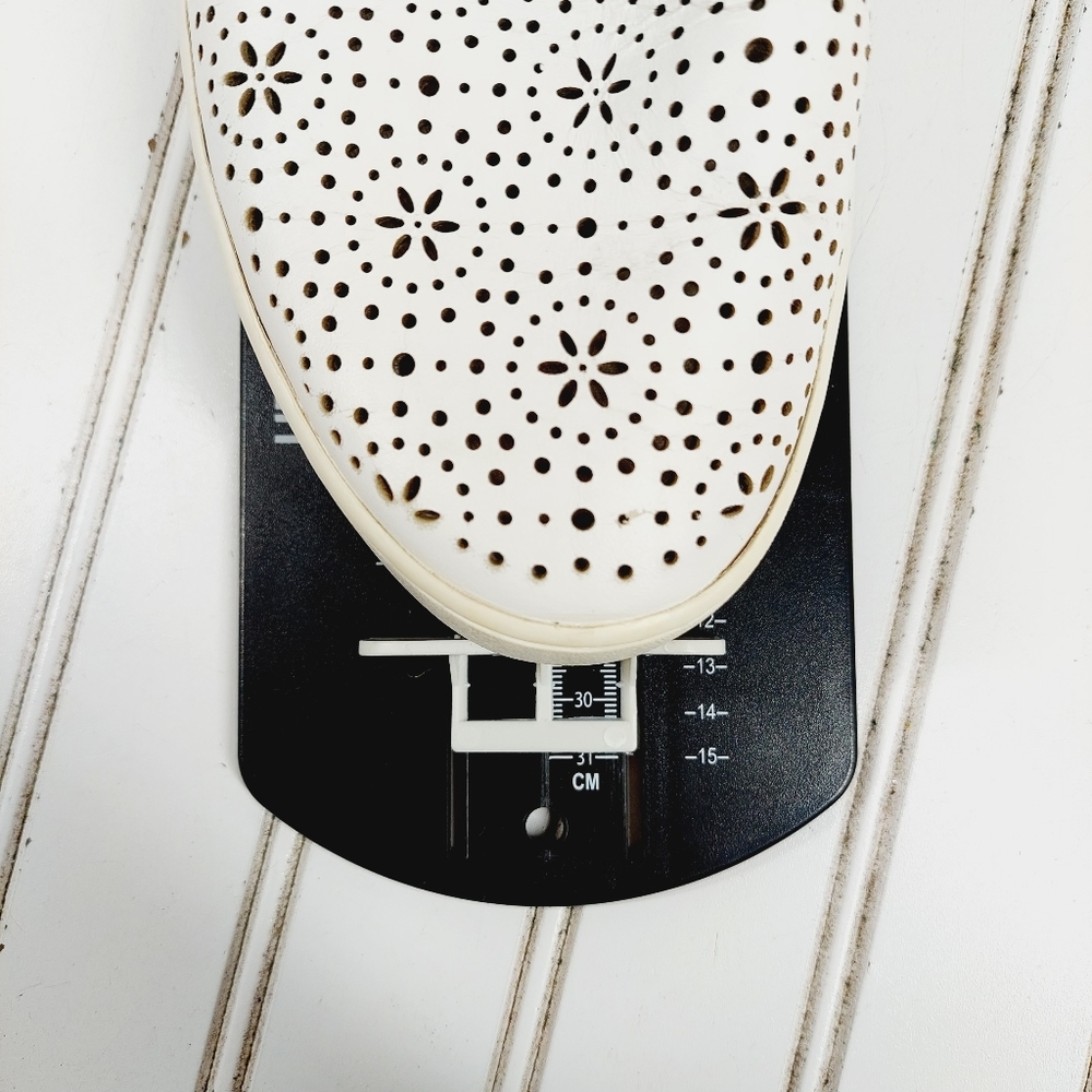 Michael Kors MK White Leather Slip-On Laser Cut Shoes Sneakers A314 - Picture 10 of 13